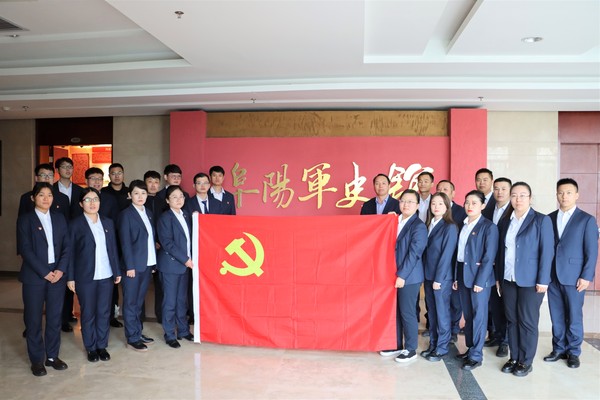 参观军史馆.jpg