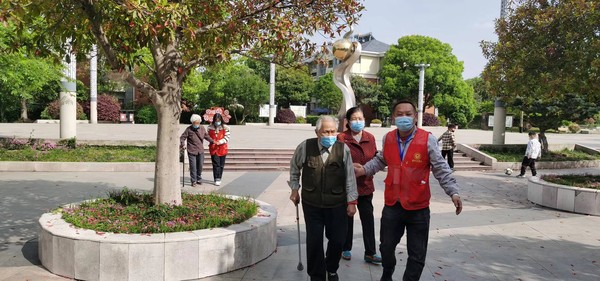 帮助老人.jpg